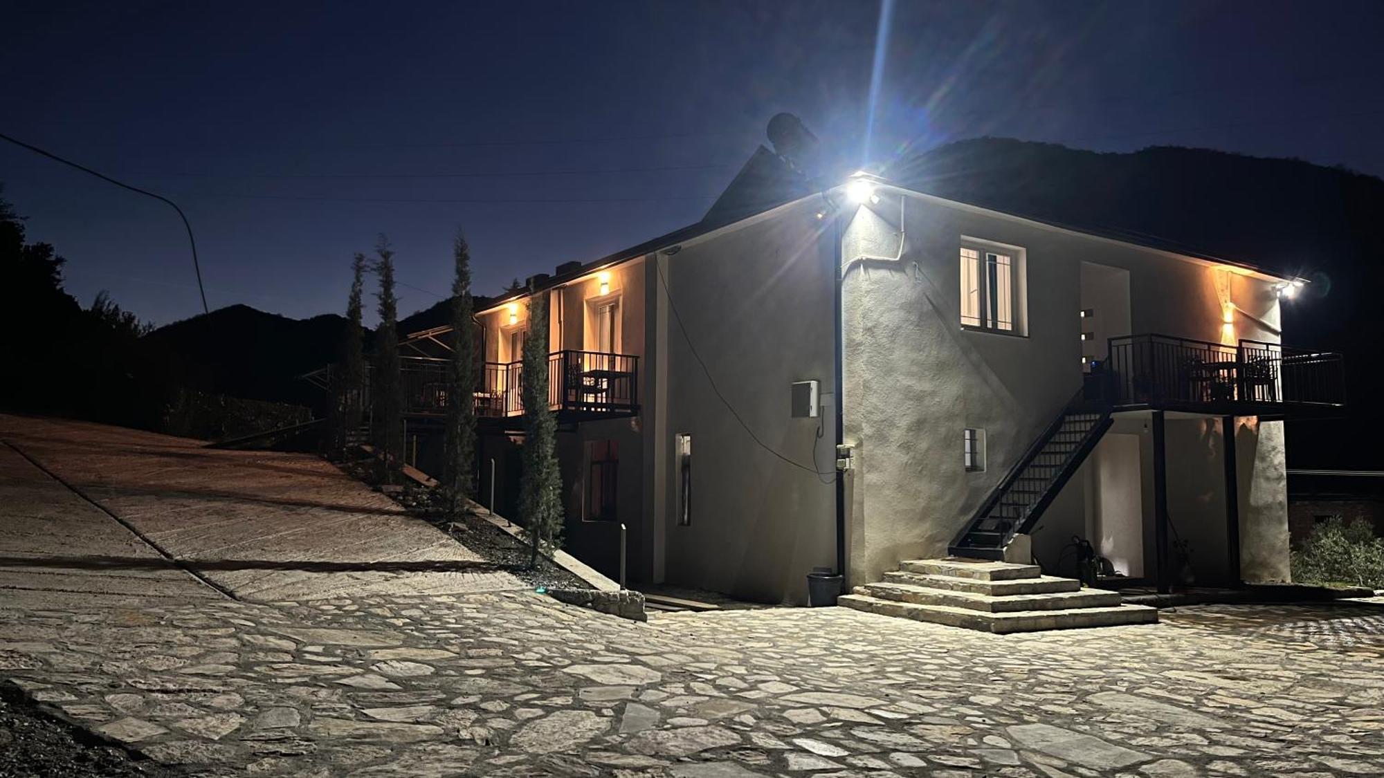 Hotel Davids Koman Εξωτερικό φωτογραφία