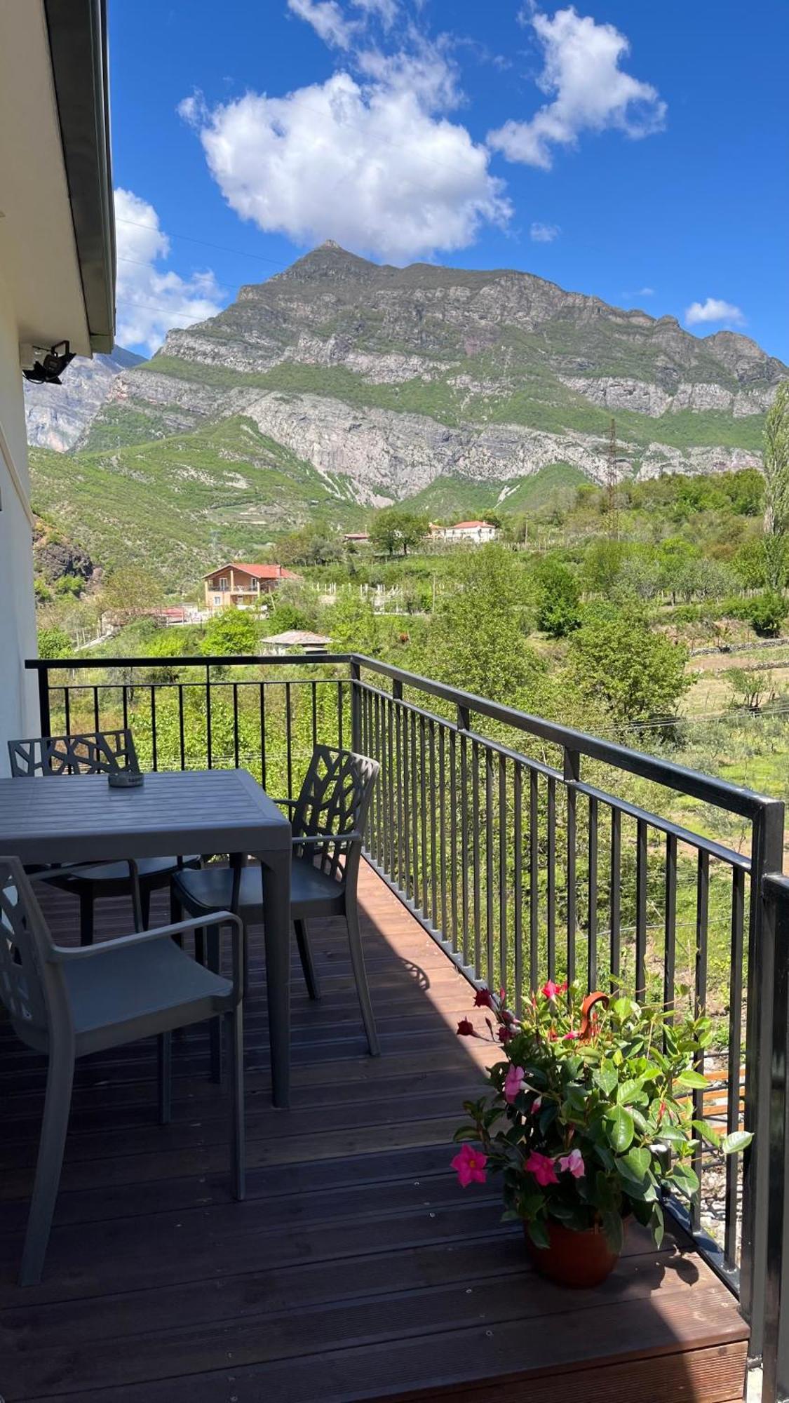 Hotel Davids Koman Εξωτερικό φωτογραφία