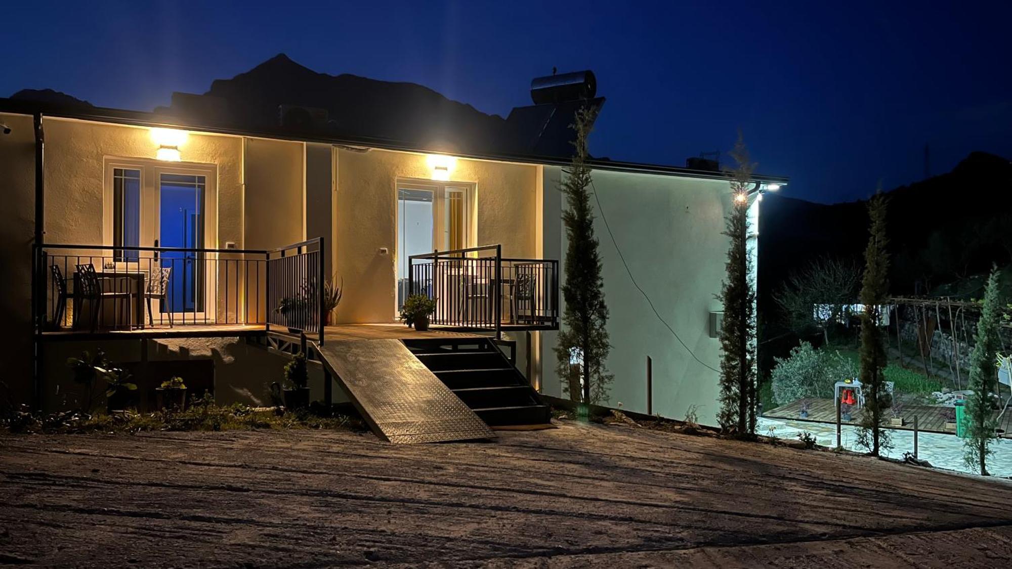 Hotel Davids Koman Εξωτερικό φωτογραφία